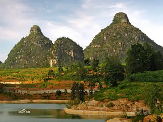 《傲立云霄的双乳峰》-散文诗-罗迦玮