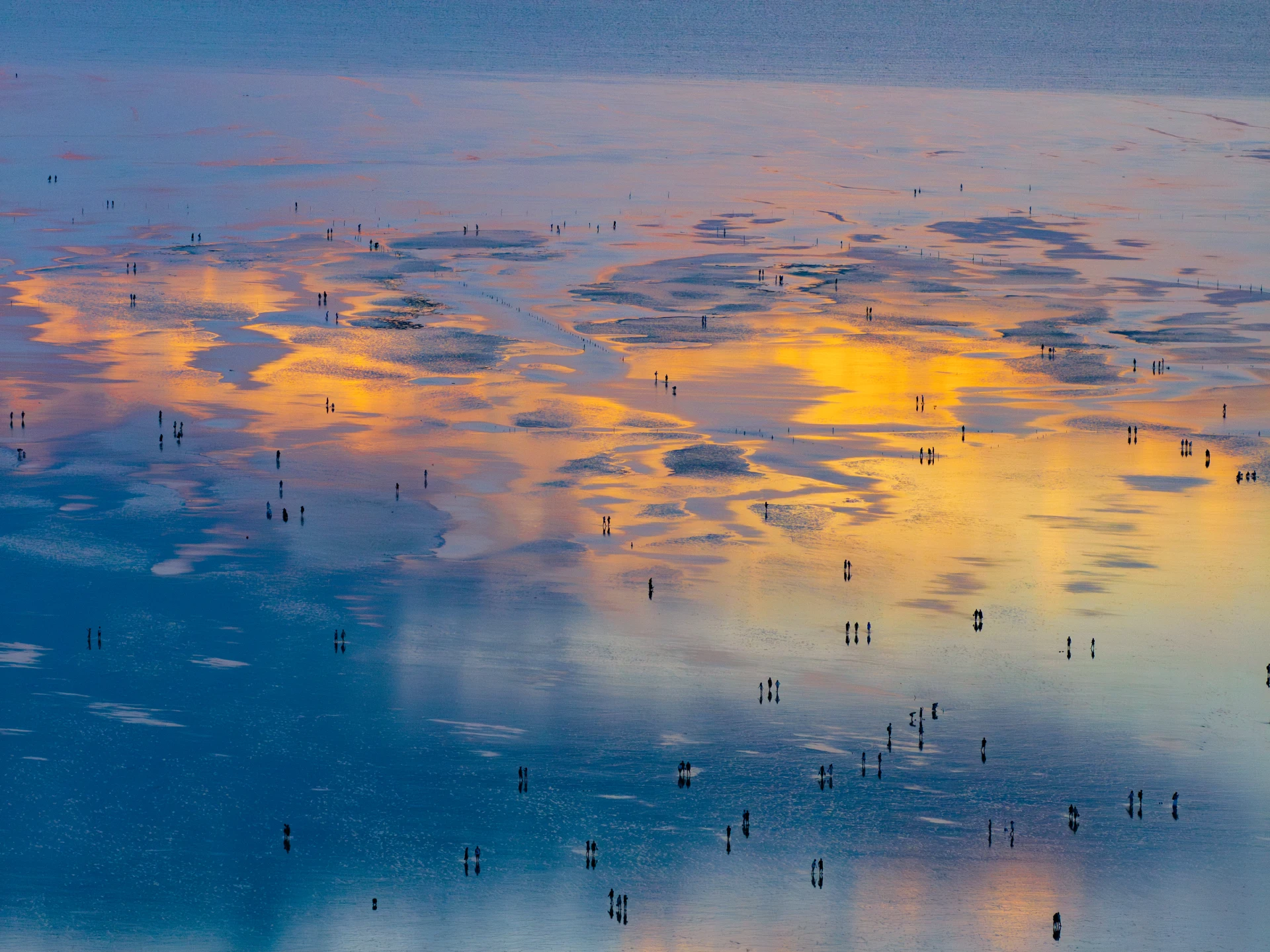 上海的天空之镜，像极了一幅幅水彩画！
